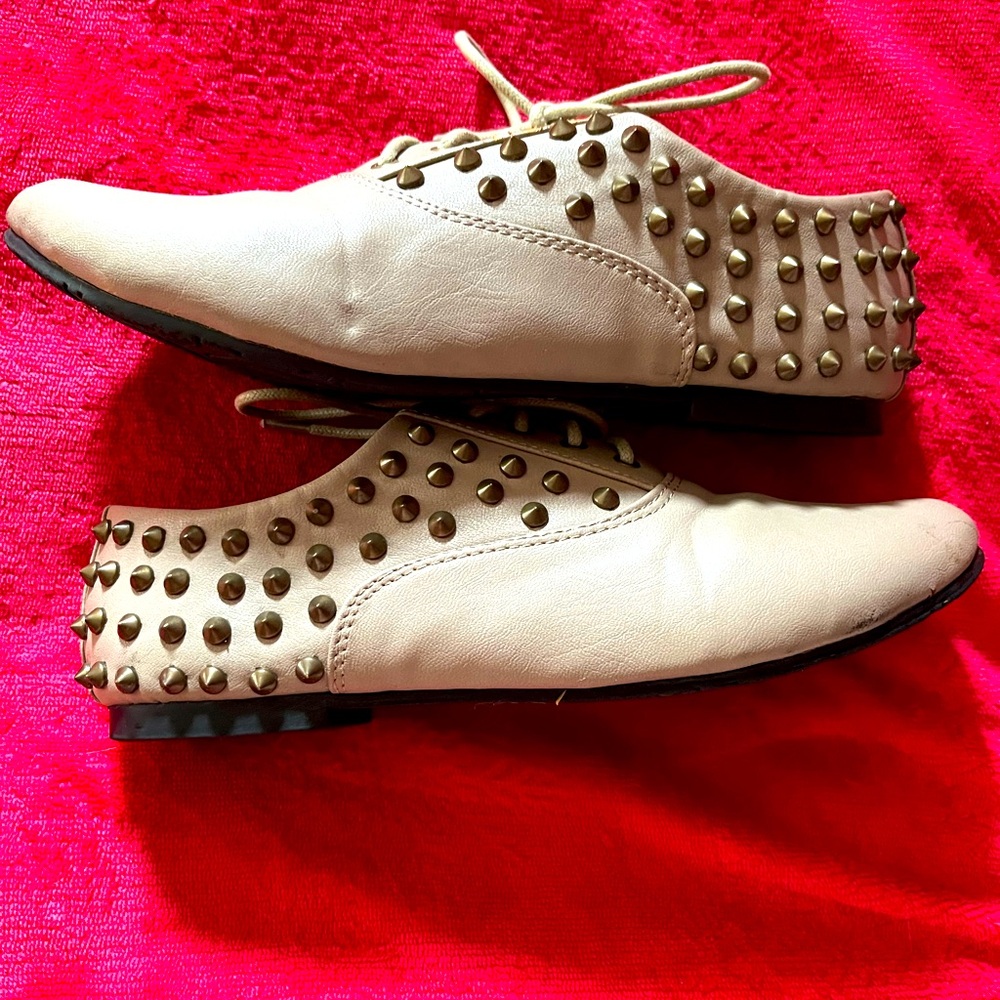 Ladies size 7 shoe